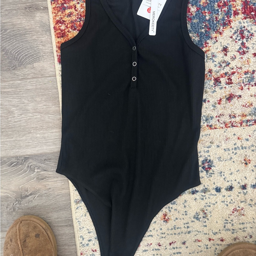🖤 MEROKEETY Ribbed Snap-Front Bodysuit – Size Medium (NWT)